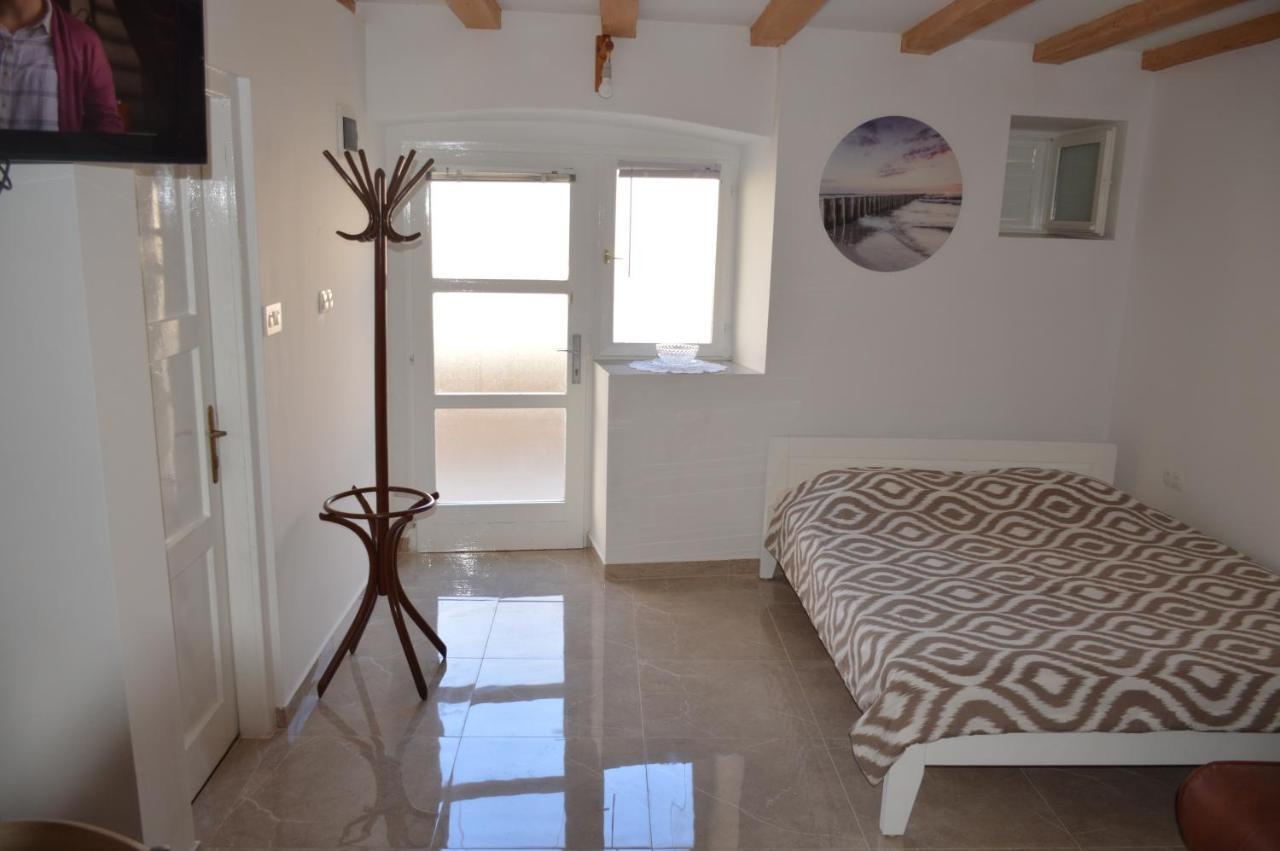 studio apartman Kata Prvic Sepurine Esterno foto